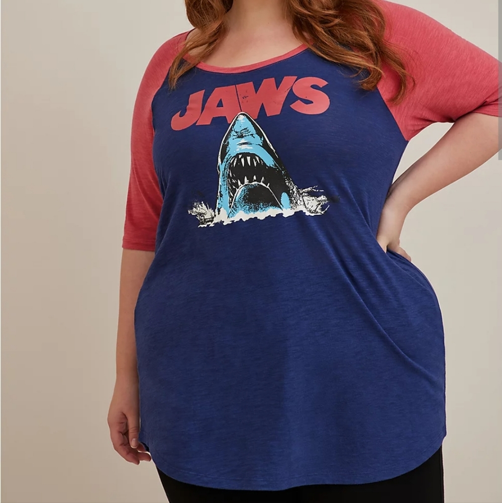 UNIVERSAL JAWS SLEEP TUNIC Gown